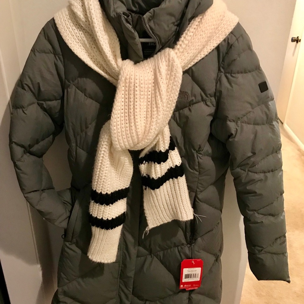 Northface NWT women’s parka size large.